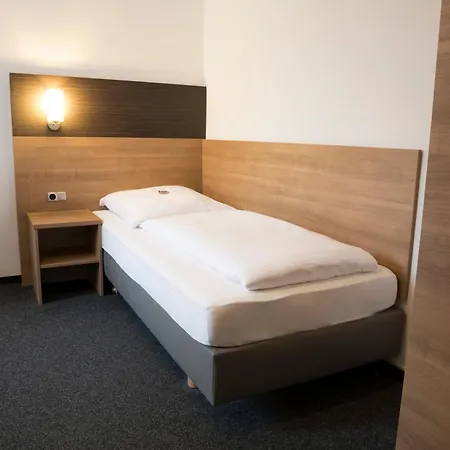 Zur Post فندق 2*